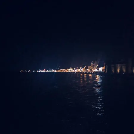 Sea Side Finicudes شقة