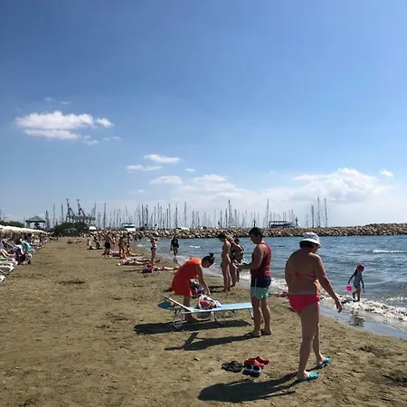 Sea Side Finicudes 公寓 拉纳卡